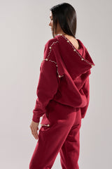 COZY HOLIDAY PEARL SWEATSHIRT IN BURGUNDY