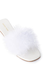 AZALEA WANG PAISLEY FLAT FEATHER SANDAL IN WHITE