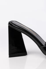 AZALEA WANG WORK FOR IT CHUNKY SANDAL IN BLACK